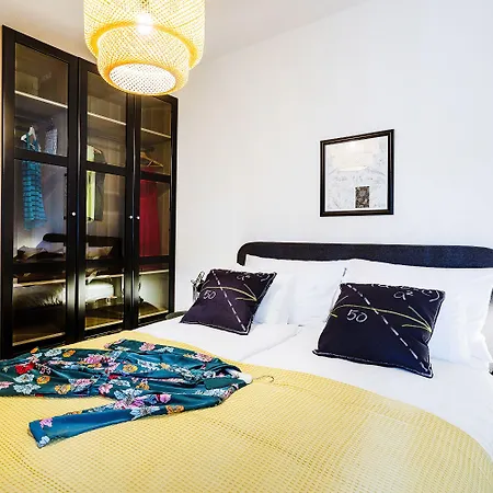 Апартаменты Black & White Сплит