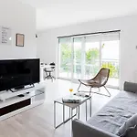 Black & White Apartment *