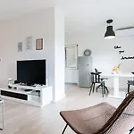 Apartment Black & White *