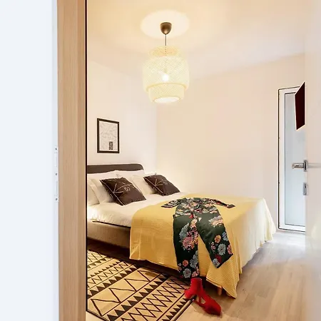 アパート Black & White スプリト