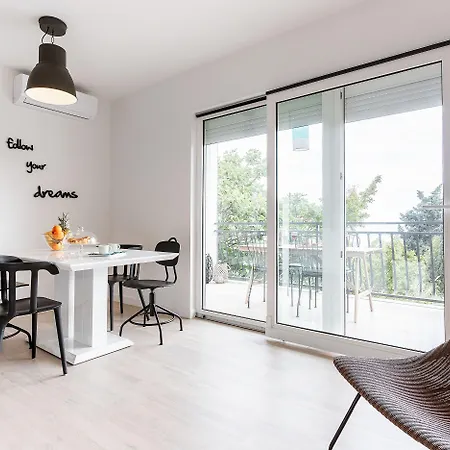 Black & White * Split