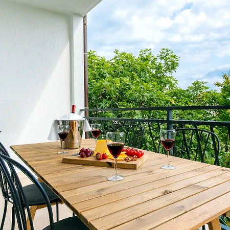 Black & White Apartment *