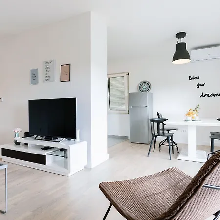 Apartament Black & White *