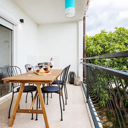 Black & White * Split