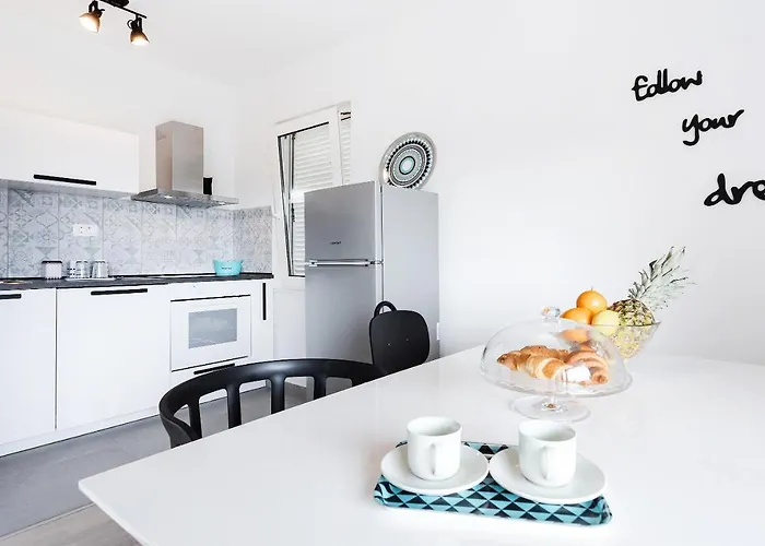 Apartman Black & White *