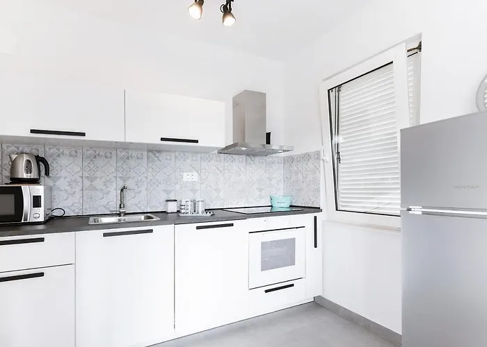 Apartman Black & White *