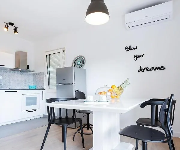 Black & White * Split