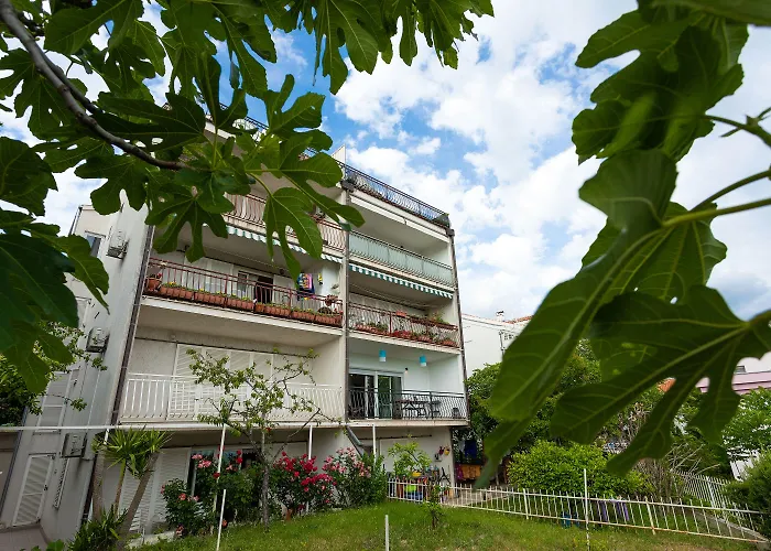 Apartman Black & White *