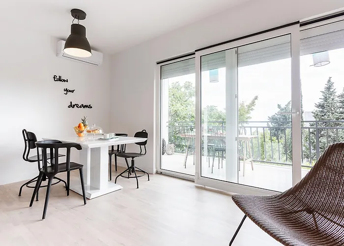 Black & White * Split