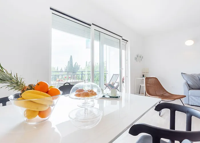 Black & White * Split