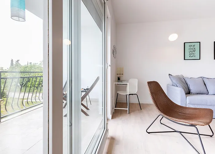 Black & White * Split