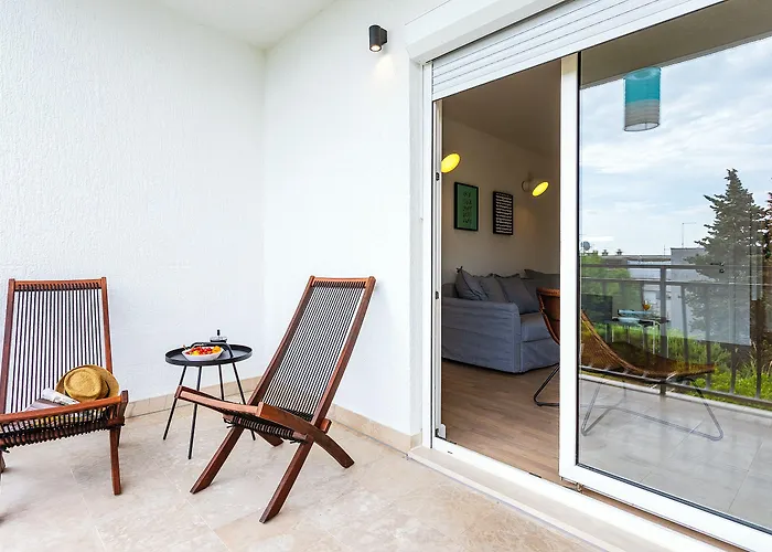 Apartman Black & White